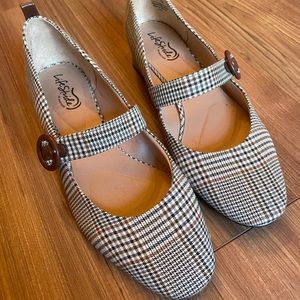 NWOT Life Stride kitten heels